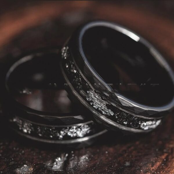 8mm Electric Black Hammer Pattern Tungsten Ring Steel Color Inner Step Inlaid Iron Chips Silver Foil - Image 2