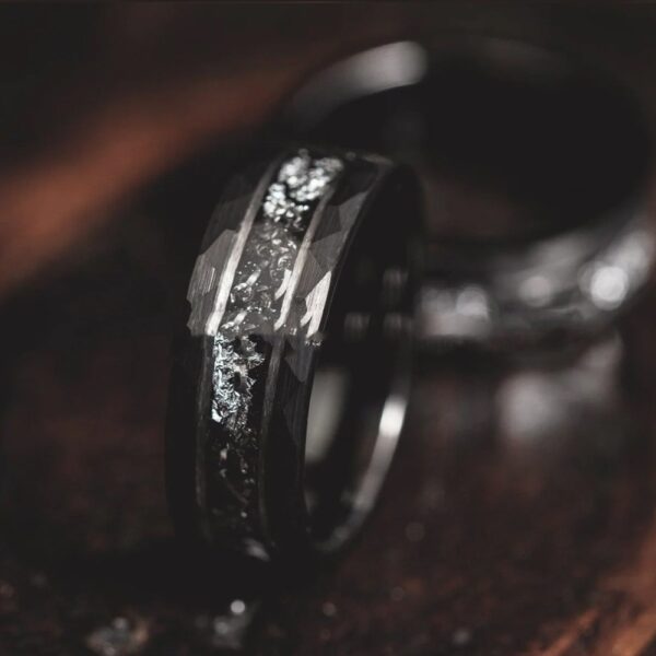 8mm Electric Black Hammer Pattern Tungsten Ring Steel Color Inner Step Inlaid Iron Chips Silver Foil - Image 4